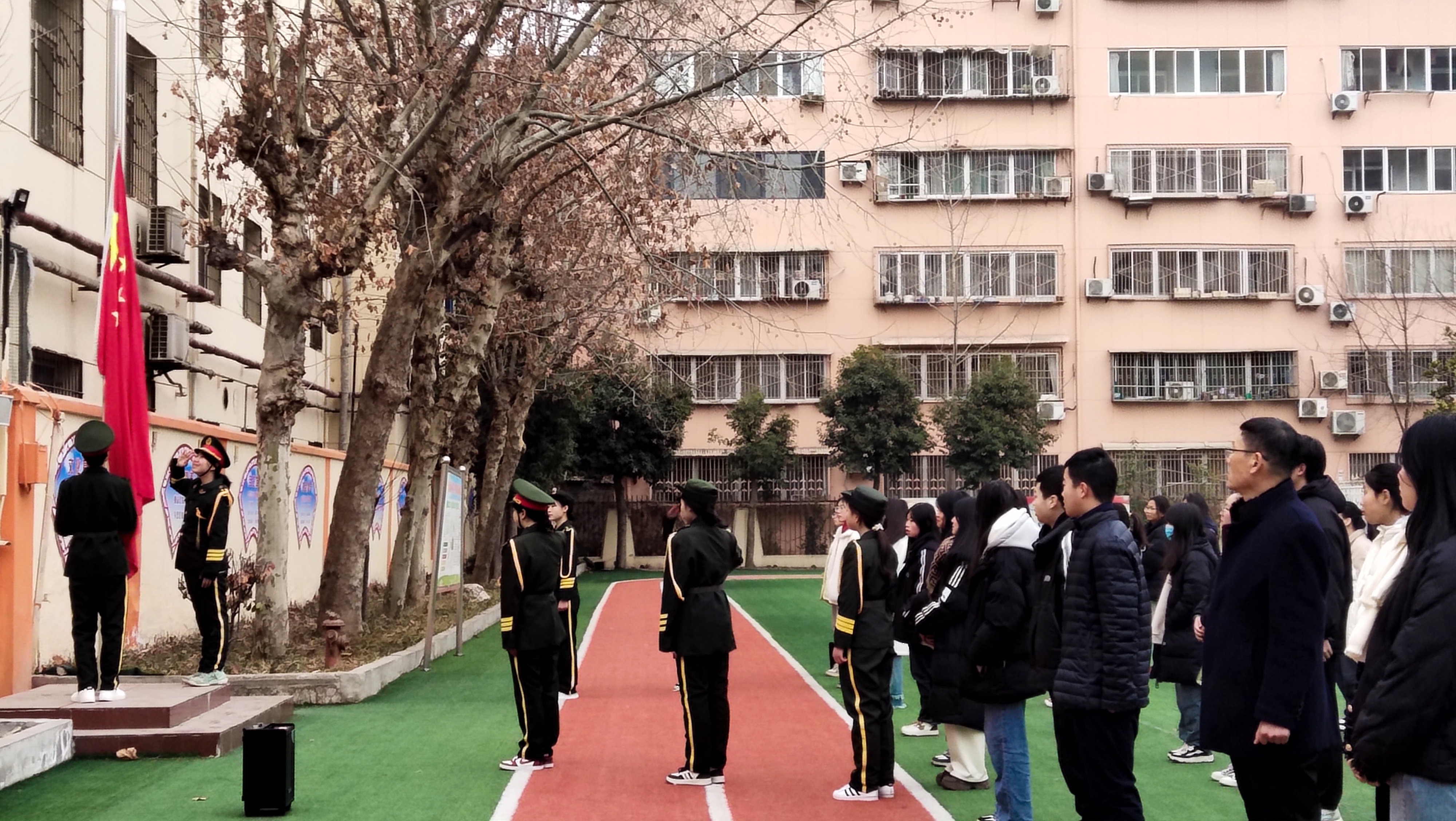 自律自強，追逐夢想——我校舉行新學(xué)期第一次升旗儀式
